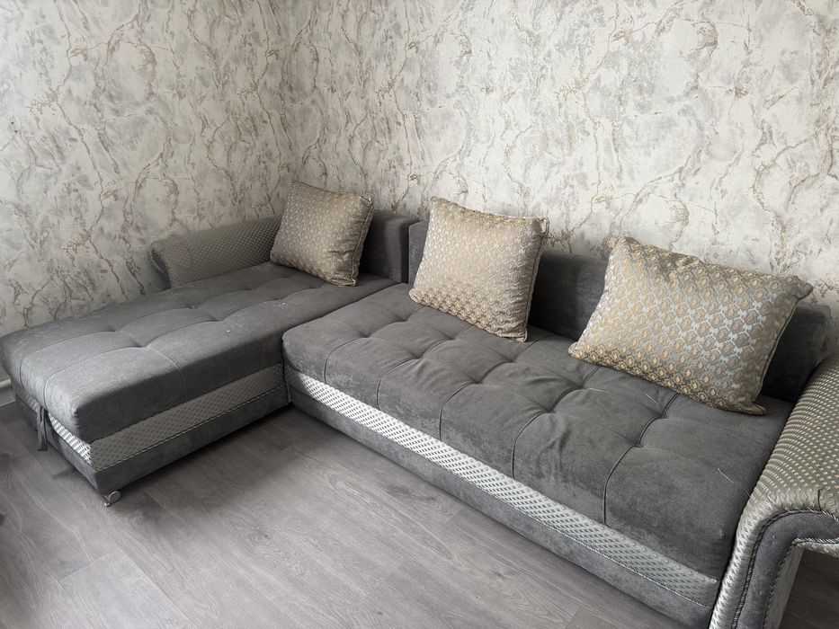 Продам диван б/у , 3 метра