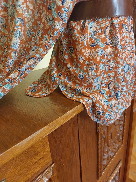 Bluza romantica noua  din vascoza, cu niște maneci superbe, foarte ample,