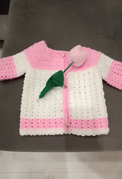 Плетена бебешка блузка за момиче