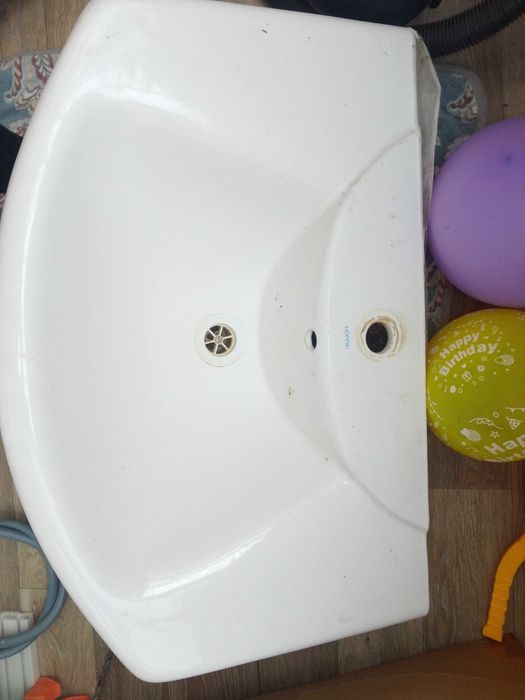 Продам раковину Б/у целая