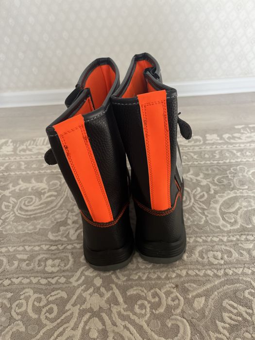 Продам спец обувь