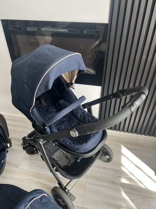 Vând cărucior 3 în 1 de la Graco Model Evo