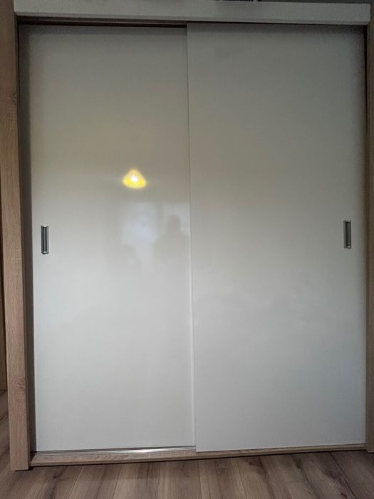 Гардероб с плъзгащи врати