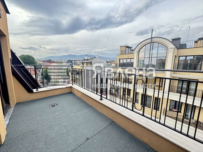 Продава се Тристаен апартамент в София, Център - 132 кв.м за 2917 €/кв.м - Снимка #3