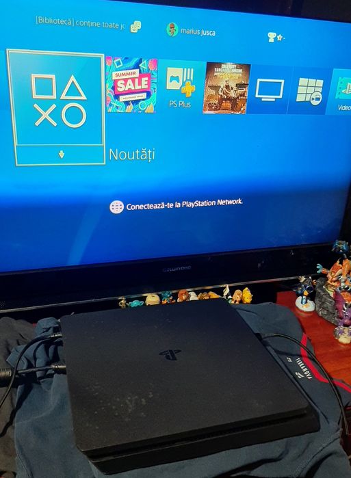 Vând PlayStation 4 slim în stare bună ps4