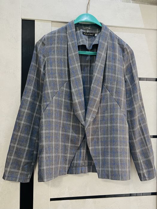 Женский пиджак . В хорошем состоянии