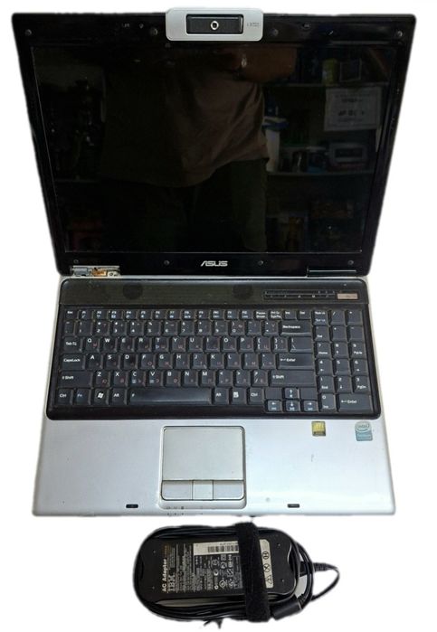 Лаптоп Asus работещ