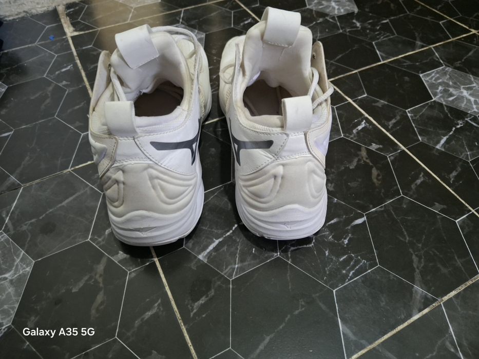 Mizuno кроссовки
