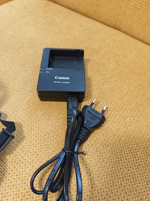 Фотоапарат Canon EOS 650D + Обектив 18-55mm IS – Перфектно състояние + Подарък чанта!