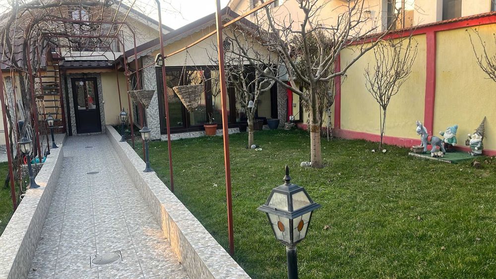 Casă spațioasă P+M, complet mobilată, curte amenajată, Satu Nou