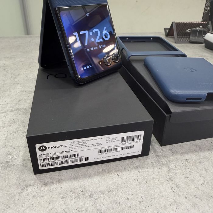 Motorola RAZR 60 8/256