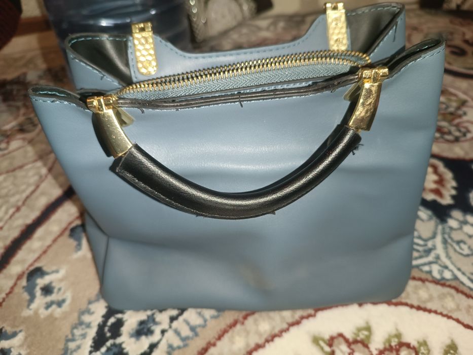 Ayollar uchun sumka narxi 50 000 ishlatilgan bir marta holati yangi