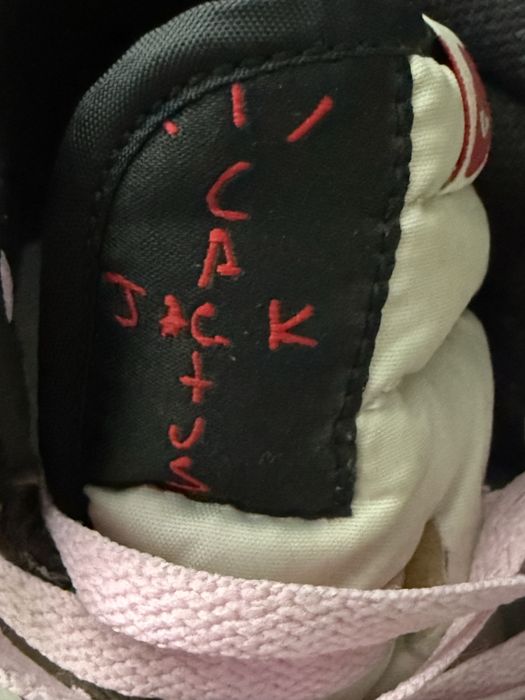 Jordan  x Travis Scott