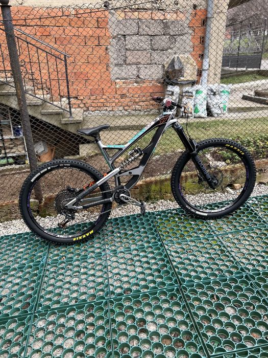 YT capra cf pro race 2017