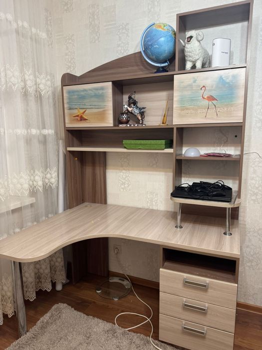 Компьютер стол сатылады.