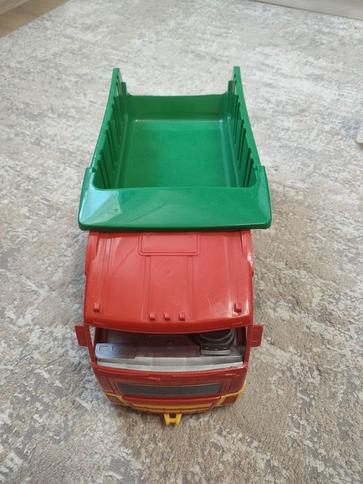 Игрушка самосвал