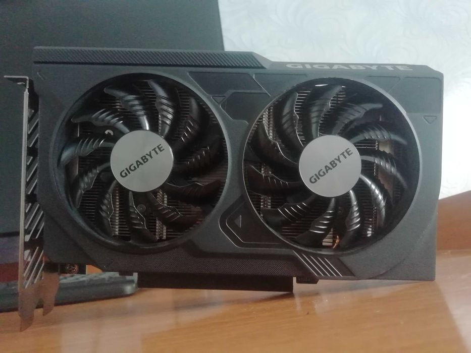 Продам видеокарту RTX 4060 WINDFORCE 8gb