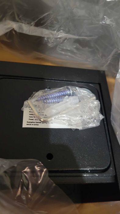 Външна стенна лампа 12W 3000K, IP65 водоустойчивост, А+