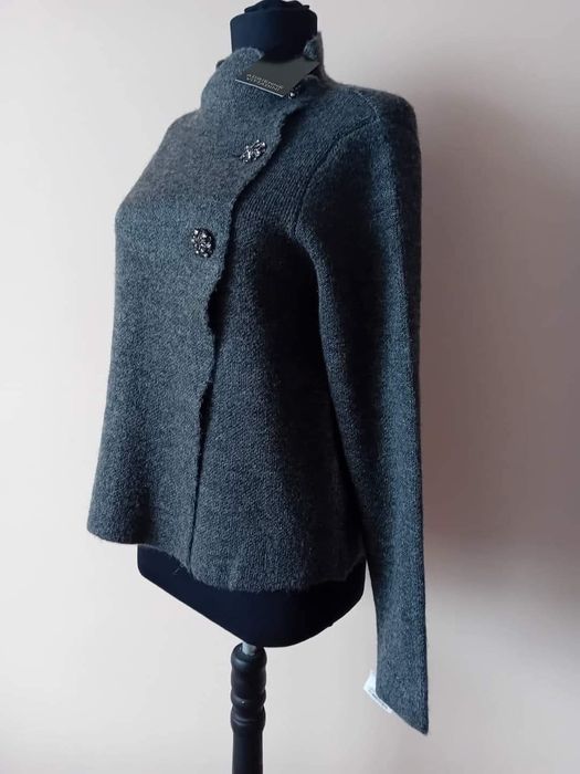 Елегантна жилетка на Adrienne Vittadini.