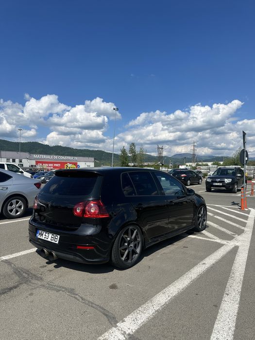 Vând Golf 5 GTI.