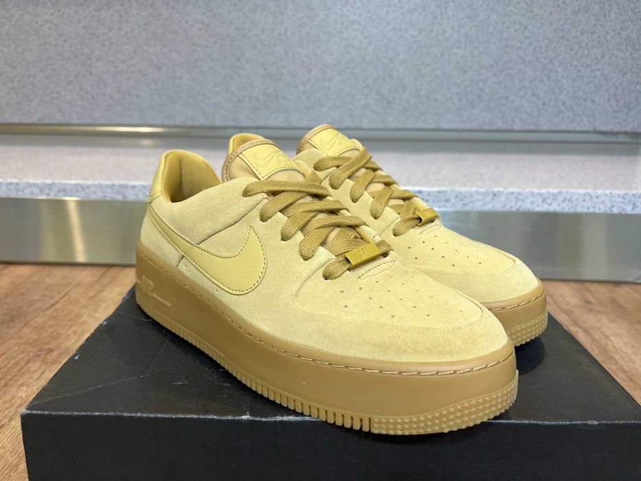 ОРИГИНАЛНИ *** Nike Air Force 1 Sage Low Club Gold