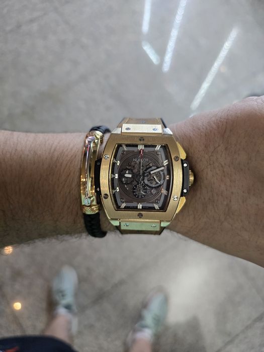 Продам Hublot Big Bang для спортивных и брутальных мужчин.