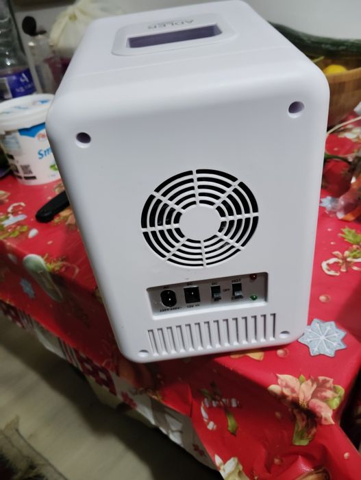 Mini frigider portabil