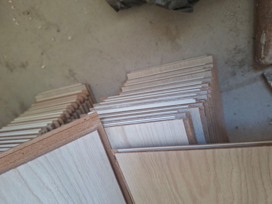 Продам Б/у ламинат