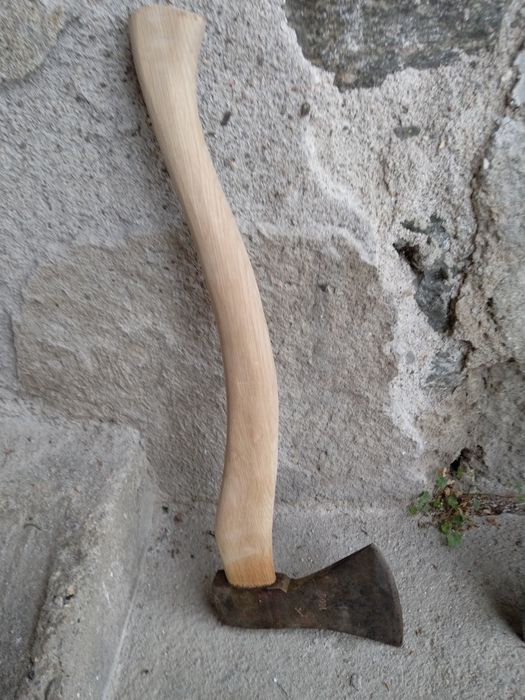 Продавам две малки антикварни Френски брадви 19-ти век