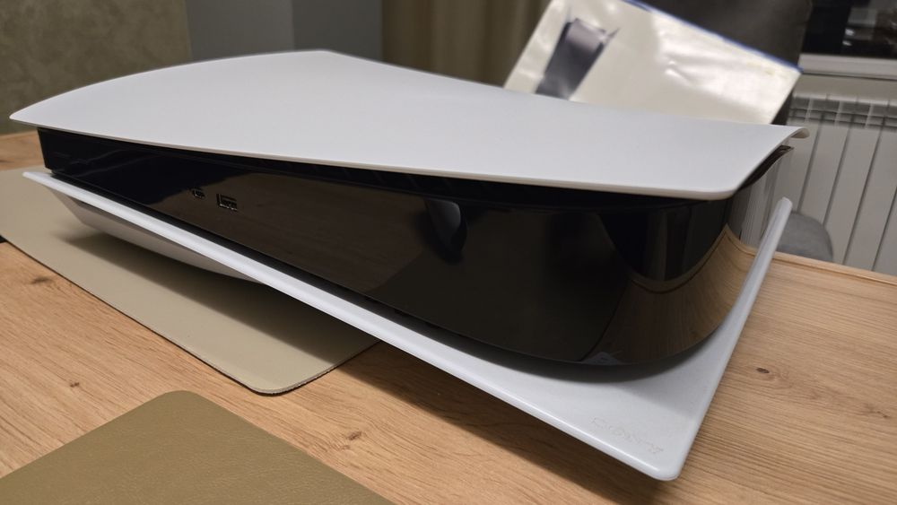 Playstation 5 PS5 с 2 контролера + 3игри