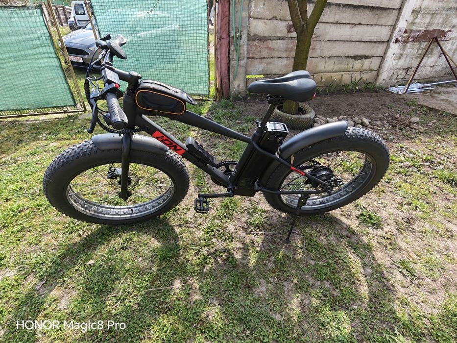 Bicicleta electrica Fat Bike neagră
