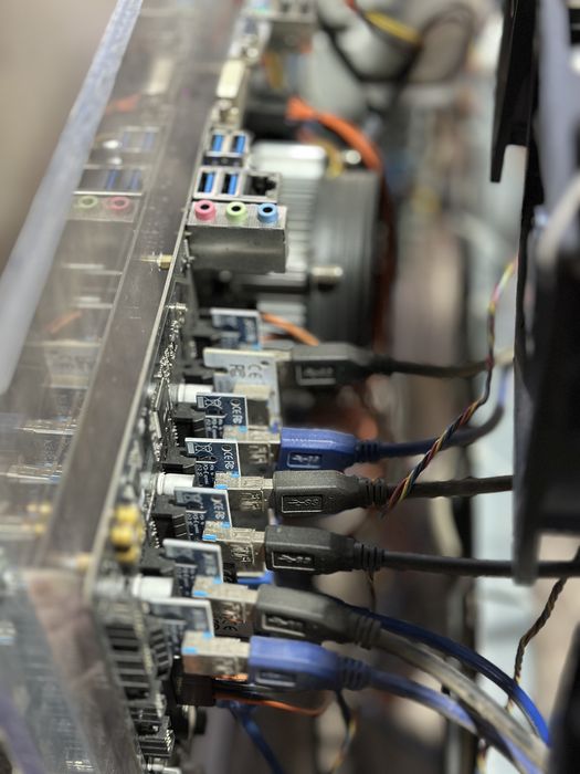 Майнинг ферма на 12 видеокарт