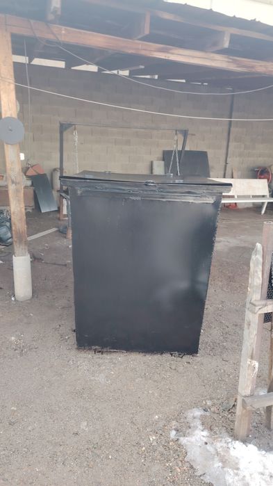 Мусорны контейнер