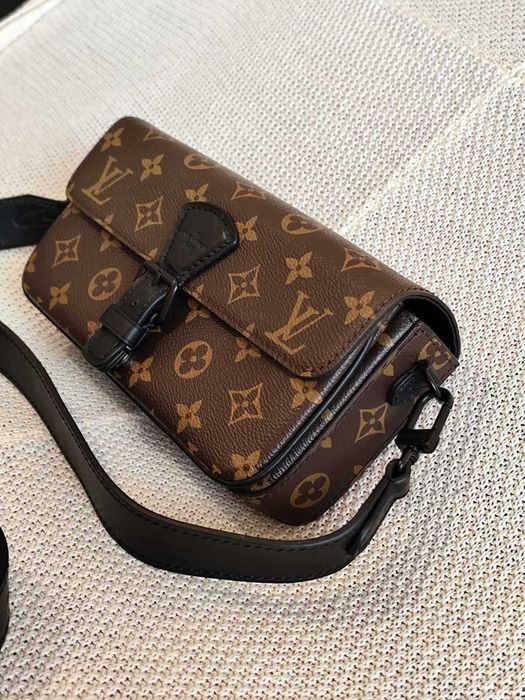 Louis Vuitton Чанта Монограм с модерен удължен дизайн