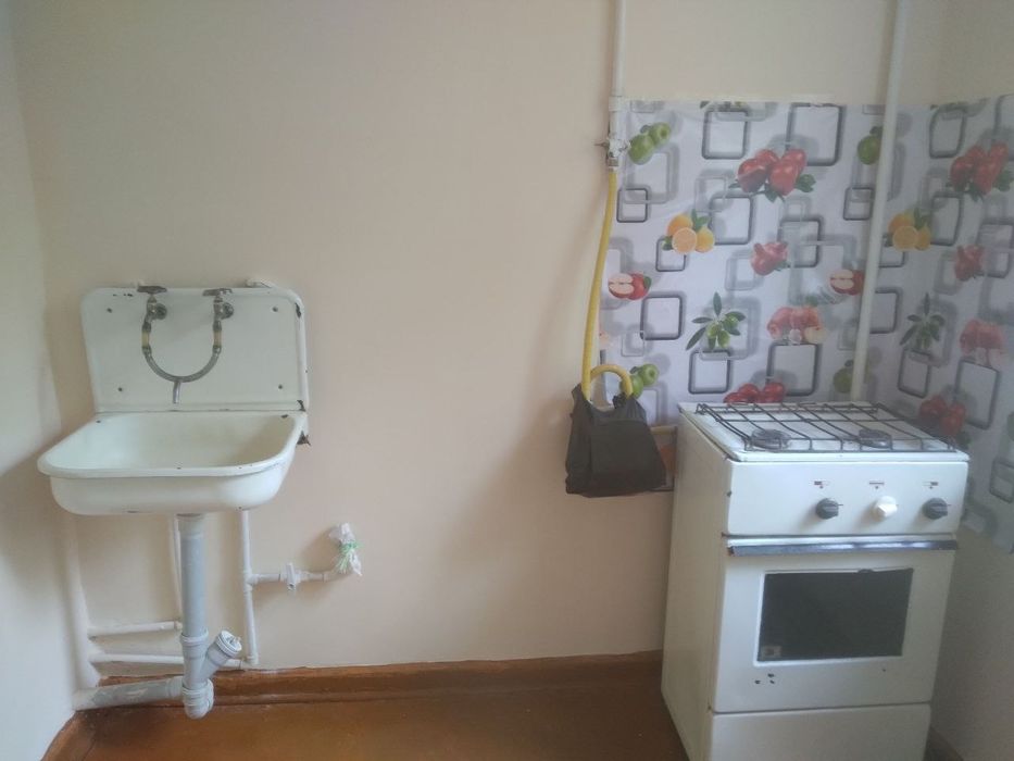 Сдается 1 ком квартира 2 этаж 3 мкн в Чирчике около 20 школы