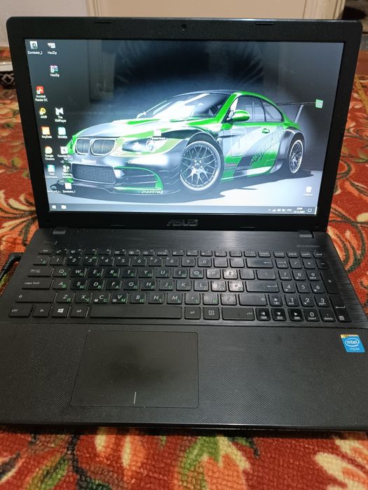 Ноутбук сотилади