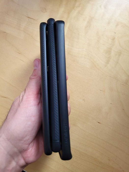 3 Huse Mobilfox Spigen si Xioami pentru Mi 11