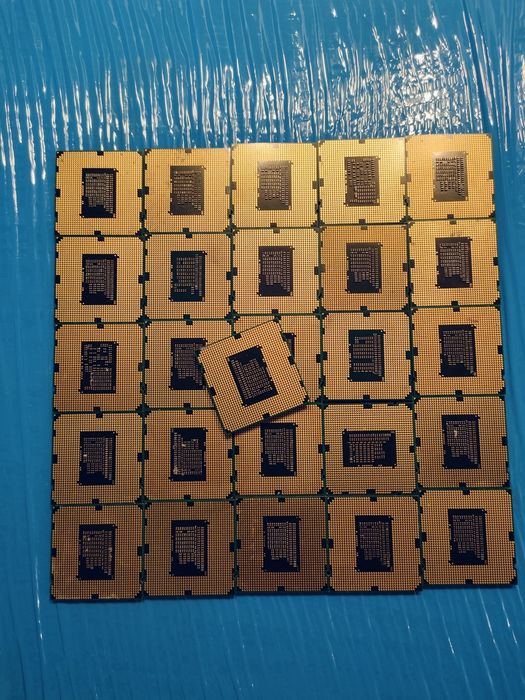 Lot de 26 procesoare Intel / Intel i3