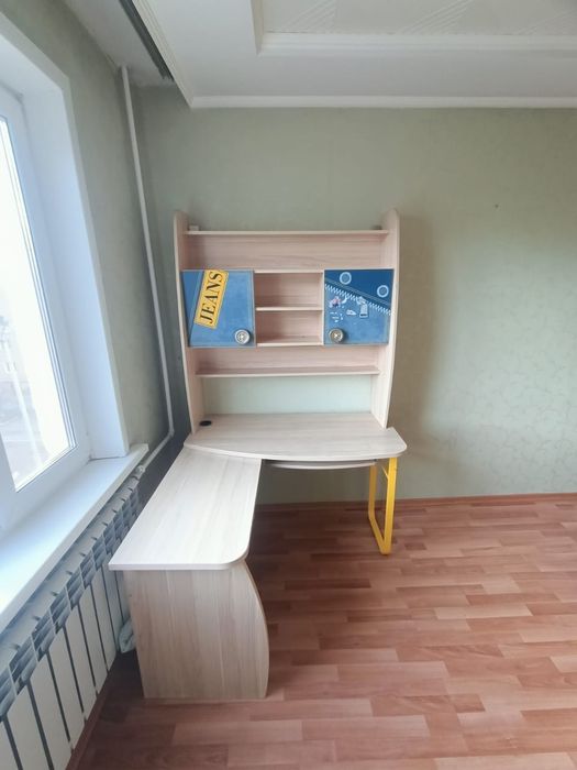 Стол школьника ,,шатура,,