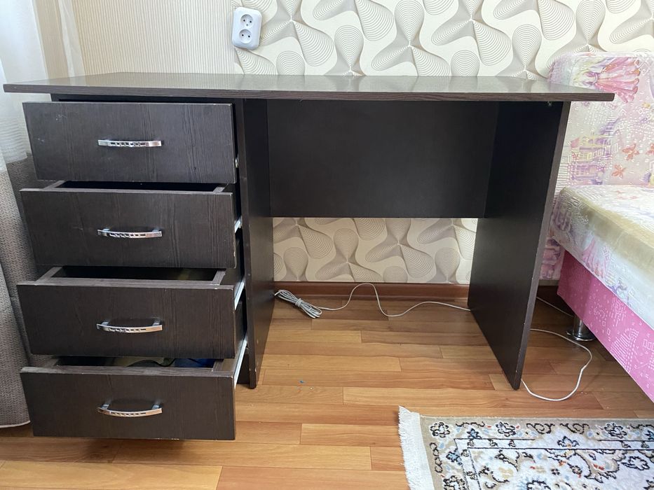 Стол офисный черный