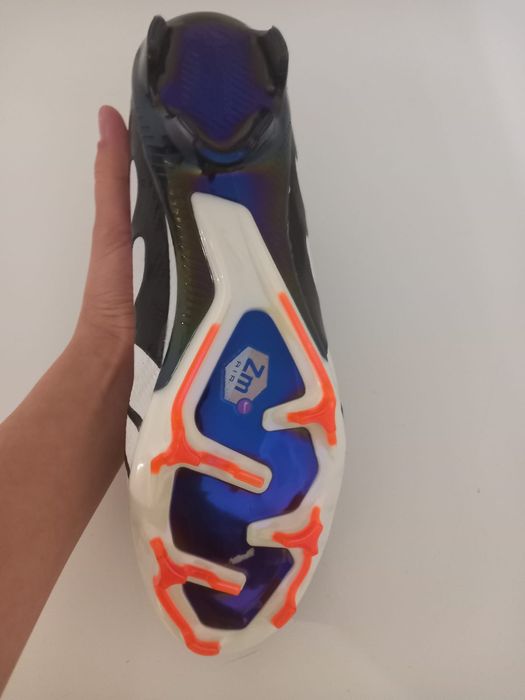 Продам бутсы новые