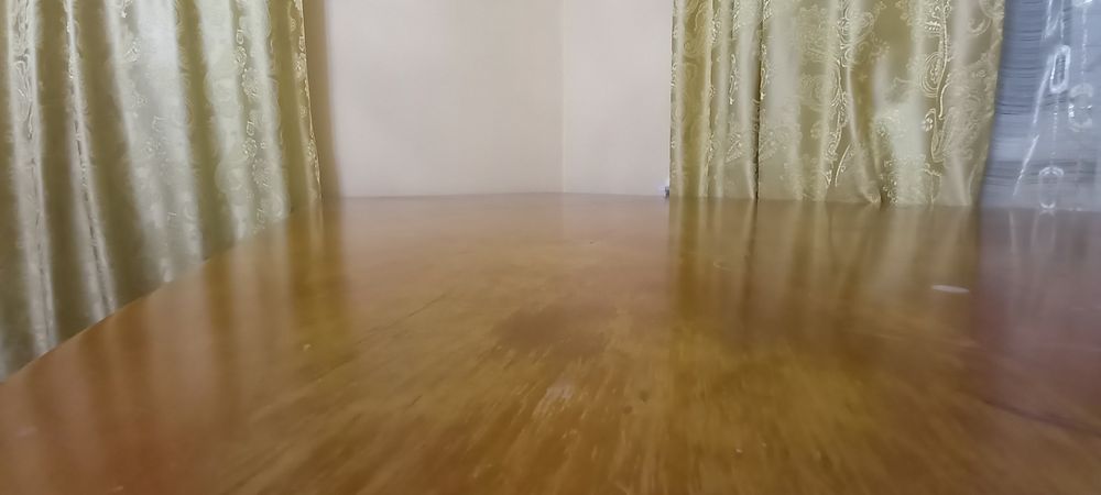 Продам стол для гостиной