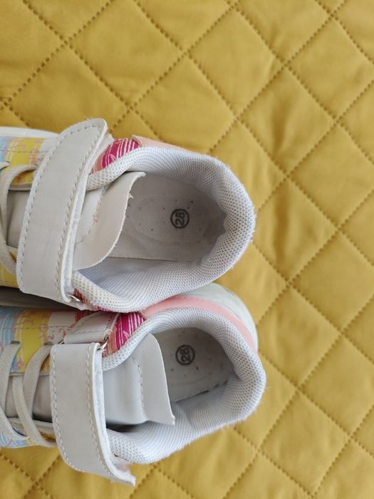 Adidași fete în stare bună