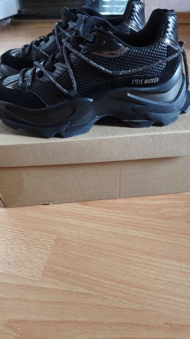 Дамски  маратонки на Steve Madden.