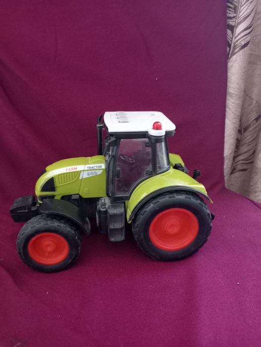 tractoraș de jucărie