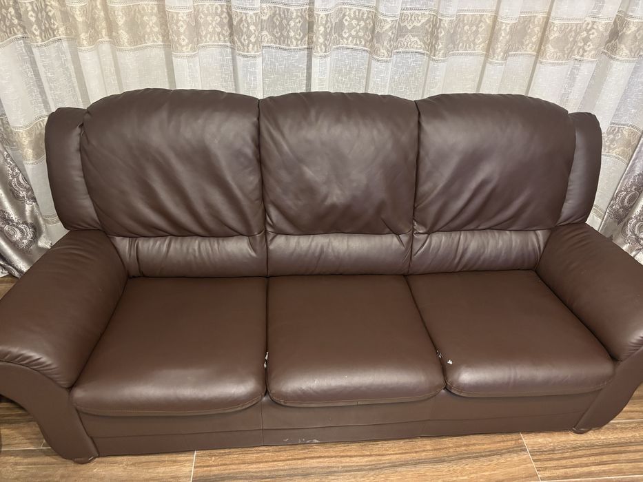 Vand canapea si doua fotolii