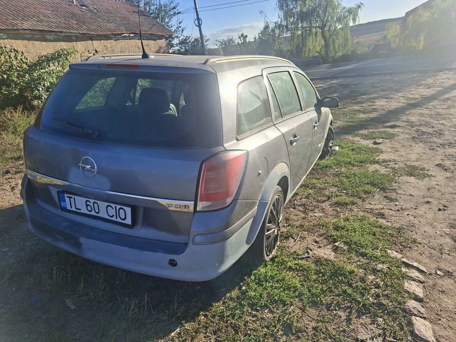 Vând Opel astra h pentru piese
