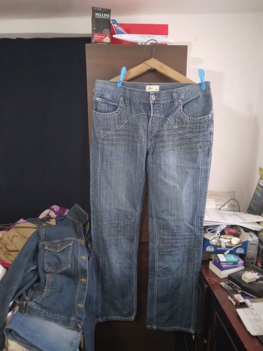 Blugi Tommy Hilfiger ieftin la 80 de lei