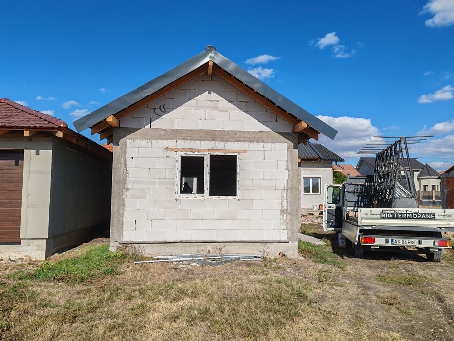 Căsuța noua la roșu ,la preț de garsoniera