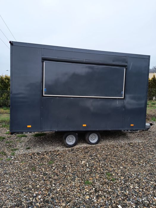 Inchriez rulota fast food cu toate autorizatiile pentru functionare